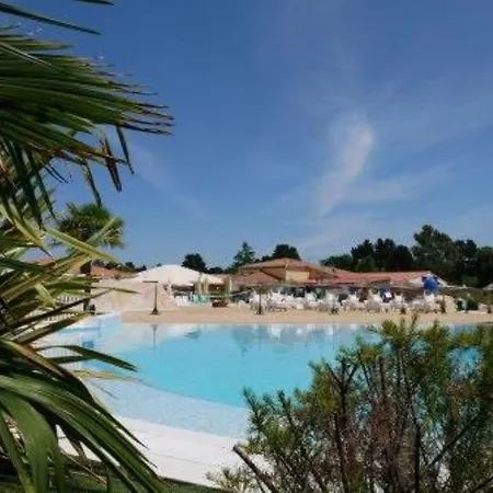 464 Emplacement Prestige Aux Charmettes 4* דירה *